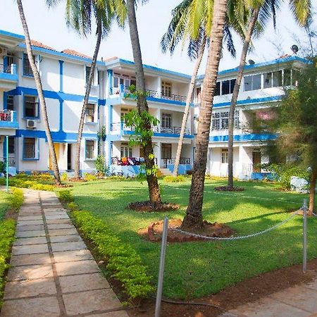 Dona Alcina Resorts Candolim Exterior photo
