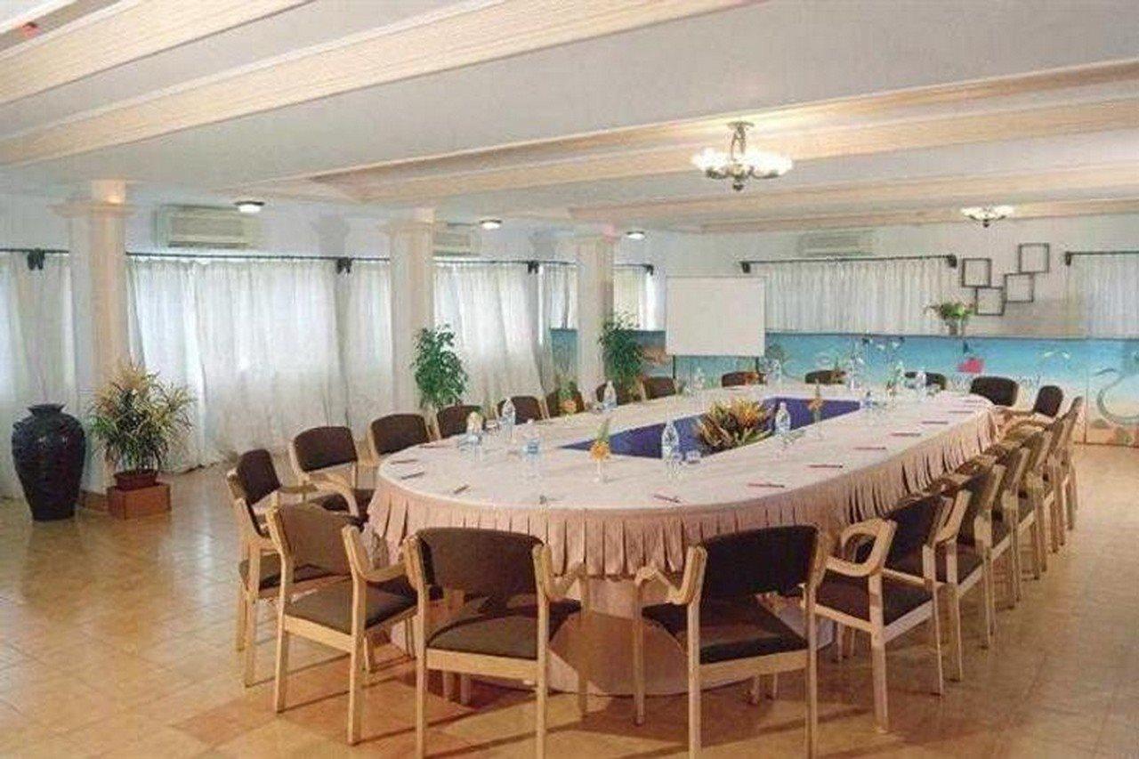 Dona Alcina Resorts Candolim Exterior photo