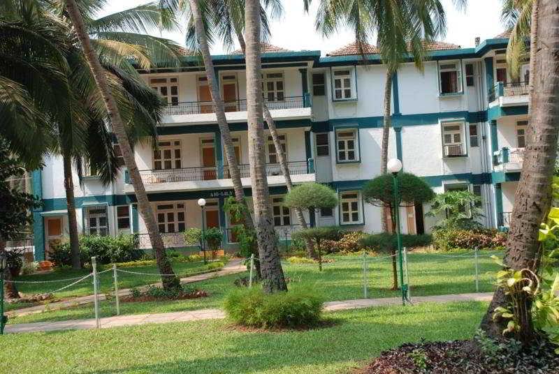 Dona Alcina Resorts Candolim Exterior photo