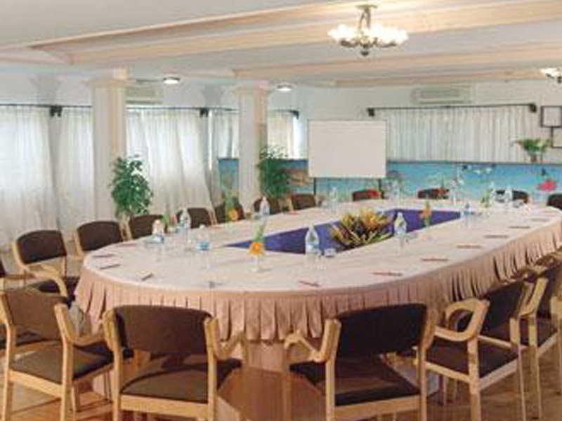 Dona Alcina Resorts Candolim Exterior photo