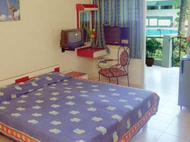 Dona Alcina Resorts Candolim Exterior photo