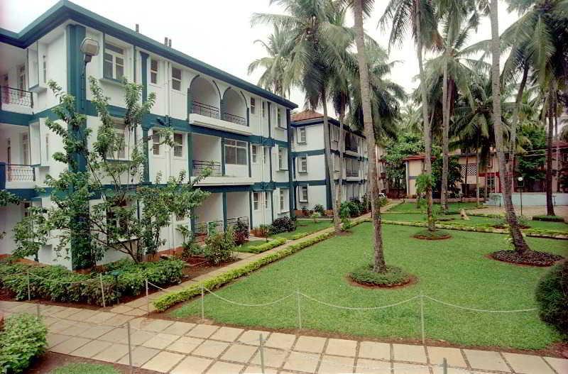 Dona Alcina Resorts Candolim Exterior photo