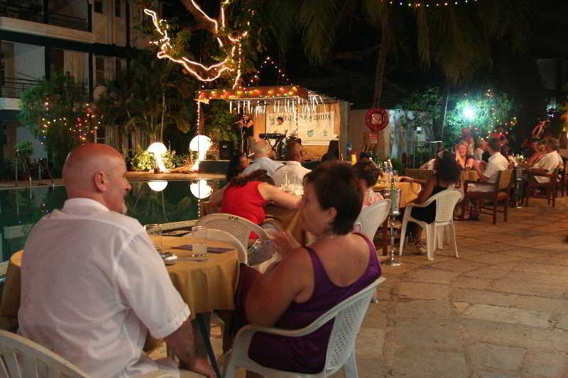 Dona Alcina Resorts Candolim Exterior photo